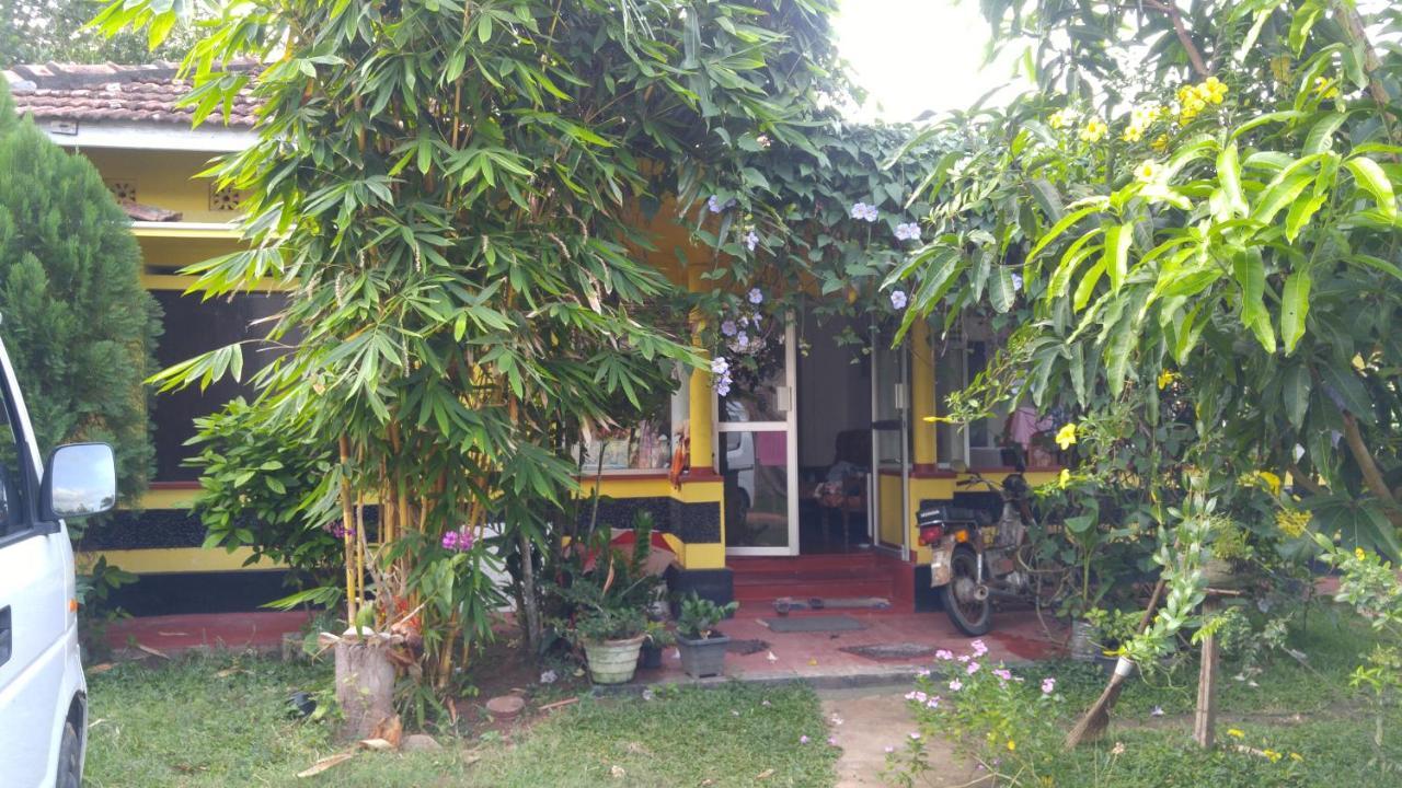 Ananda Home Stay And Restaurant Tangalle Kültér fotó